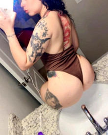 Photo young (21 years) sexy VIP escort model ema from Bakersfield, California