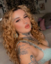 照片年轻 ( 年）性感VIP护送模特 Tatted Temptress Scarlett 从 