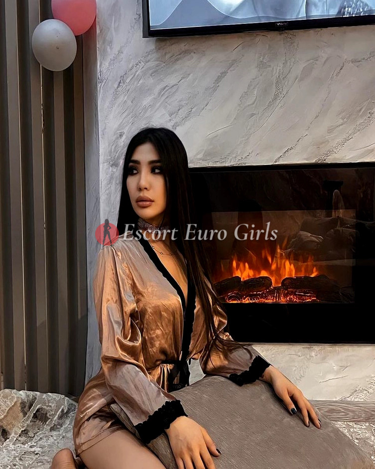 Photo young ( years) sexy VIP escort model diana from 