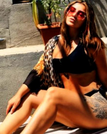照片年轻 (26 年）性感VIP护送模特 Milana 从 布德瓦