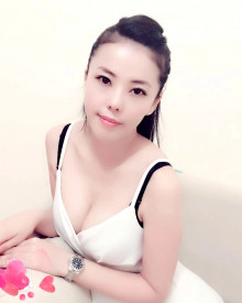 Photo young (20 years) sexy VIP escort model Lily from Dubai