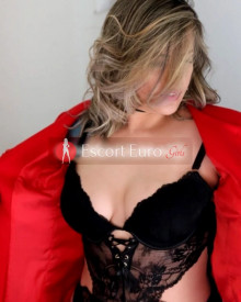 Photo young (27 years) sexy VIP escort model Vanessa from Шарлеруа