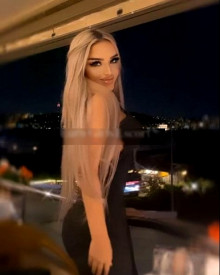 照片年轻 (20 年）性感VIP护送模特 Karina 从 第比利斯