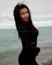 照片年轻 (25 年）性感VIP护送模特 Alina 从 巴统