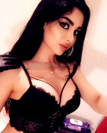 照片年轻 (25 年）性感VIP护送模特 Badriya 从 多哈