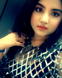 照片年轻 (26 年）性感VIP护送模特 Noor Choudhary 从 多哈