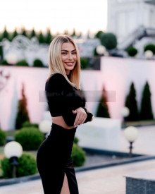 照片年轻 (25 年）性感VIP护送模特 Lola 从 埃里温