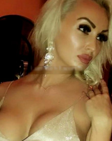 照片年轻 (32 年）性感VIP护送模特 Tina 从 埃里温