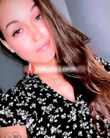 照片年轻 (26 年）性感VIP护送模特 Yelitza Ledesma 从 于韦斯屈莱