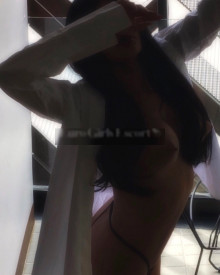 照片年轻 (30 年）性感VIP护送模特 Bella Menendes 从 悉尼