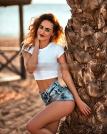 照片年轻 (26 年）性感VIP护送模特 Margo 从 卡托维兹