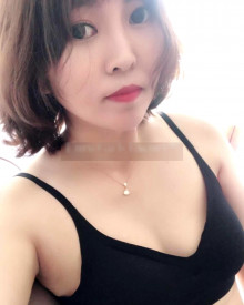 照片年轻 (30 年）性感VIP护送模特 Yaoyao 从 贝尔格莱德