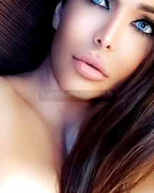 照片年轻 (35 年）性感VIP护送模特 Irena 从 贝尔格莱德