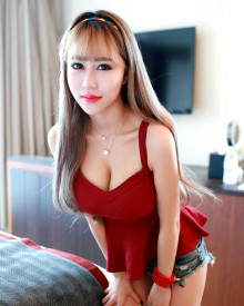照片年轻 (23 年）性感VIP护送模特 Lucy 从 吉隆坡