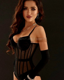 照片年轻 (21 年）性感VIP护送模特 Sarissa 从 伊斯坦布尔