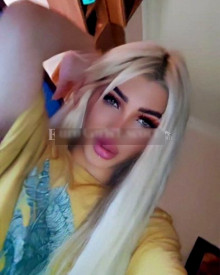 照片年轻 (24 年）性感VIP护送模特 Adriana 从 伊斯坦布尔