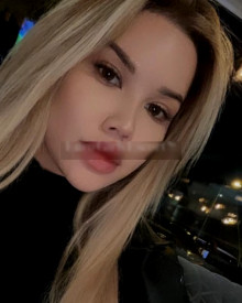 照片年轻 (20 年）性感VIP护送模特 Monica 从 伊斯坦布尔