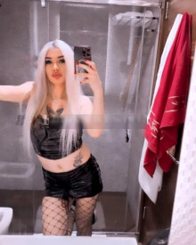 照片年轻 (22 年）性感VIP护送模特 Adriana 从 伊斯坦布尔
