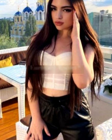 照片年轻 (19 年）性感VIP护送模特 Karina 从 伊斯坦布尔