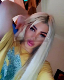 照片年轻 (22 年）性感VIP护送模特 Adriana 从 伊斯坦布尔