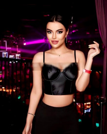 照片年轻 (22 年）性感VIP护送模特 Mia 从 伊斯坦布尔