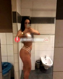 Photo young (21 years) sexy VIP escort model Giulia from Фридрихсхафен