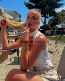 Fotoğraf genç (22 yıl) seksi VIP eskort modeli Larra itibaren İstanbul
