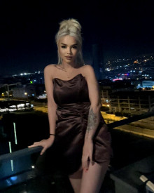 照片年轻 (22 年）性感VIP护送模特 Olga 从 伊斯坦布尔