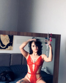 照片年轻 (21 年）性感VIP护送模特 Pınar 从 博德鲁姆