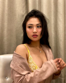 照片年轻 (23 年）性感VIP护送模特 Monica 从 吉隆坡