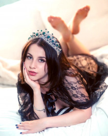 照片年轻 (24 年）性感VIP护送模特 Regina 从 巴黎
