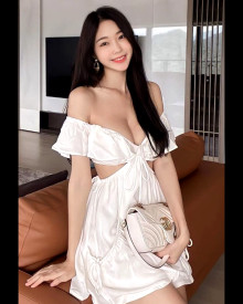 Photo young (23 years) sexy VIP escort model Kelly from Kuala Lumpur