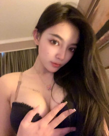 照片年轻 (23 年）性感VIP护送模特 Xiang Xiang 从 吉隆坡