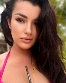 照片年轻 (26 年）性感VIP护送模特 Alana 从 迪拜