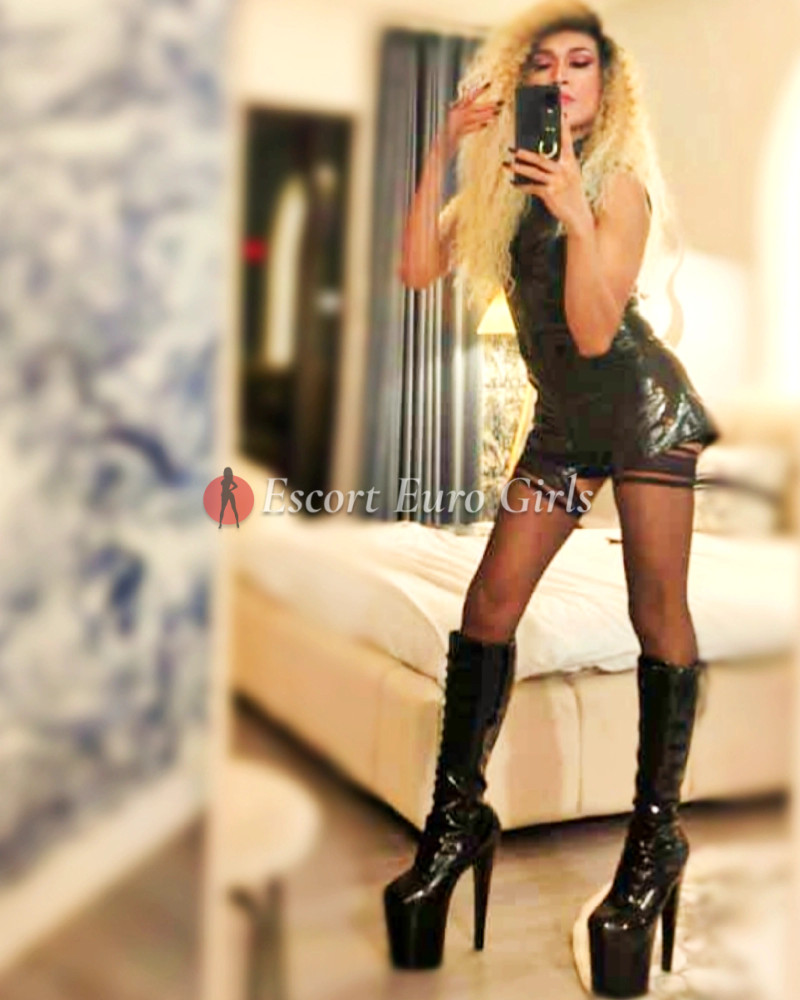 Mistress Queen Katty escort Kuala Lumpur, Malaysia. Ethnicity: asian.