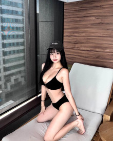 照片年轻 (22 年）性感VIP护送模特 Moe 从 东京