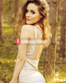 照片年轻 (27 年）性感VIP护送模特 Suzana 从 洛兹基