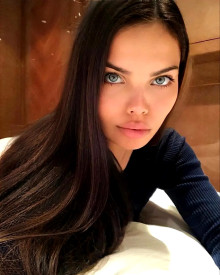 Photo young (21 years) sexy VIP escort model Hot Natasha from Dubai