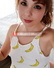 照片年轻 (26 年）性感VIP护送模特 Ella 从 阿爾比斯山莊