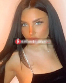 照片年轻 (22 年）性感VIP护送模特 Andra Maria 从 圣加仑