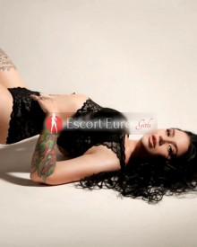 照片年轻 (21 年）性感VIP护送模特 Lena 从 伊兹密尔