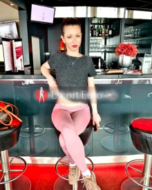 照片年轻 (26 年）性感VIP护送模特 Alena 从 瓦杜兹