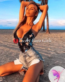 照片年轻 (22 年）性感VIP护送模特 Liana 从 巴黎