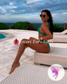 Photo young (28 years) sexy VIP escort model Elizabeth from Paris