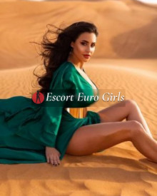 照片年轻 (25 年）性感VIP护送模特 Zarina 从 迪拜
