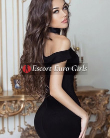 Photo young (28 years) sexy VIP escort model Violetta from Rome