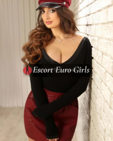 Photo young (27 years) sexy VIP escort model Andra from Эс-Салимия