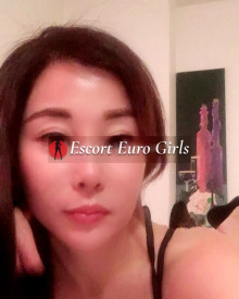 照片年轻 (24 年）性感VIP护送模特 Yuki 从 布鲁塞尔
