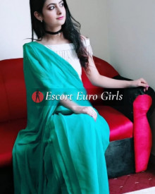 照片年轻 (25 年）性感VIP护送模特 Katrina Green Saree 从 迪拜