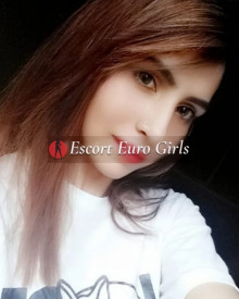 照片年轻 (24 年）性感VIP护送模特 Aanya Khan 从 阿布扎比
